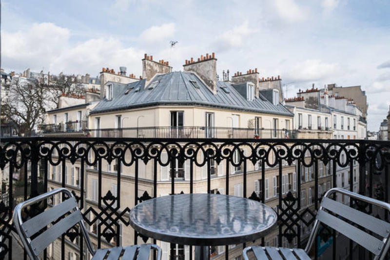 balcón del albergue en el Hotel Bonsejour Montmartre